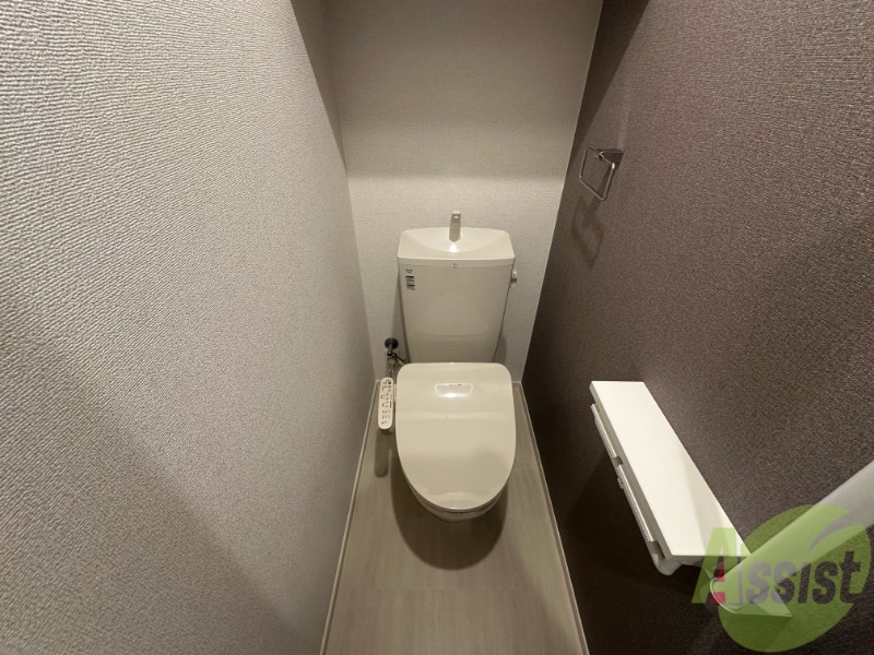 トイレ　温水洗浄便座付きのトイレは、使用しやすくうれしいですね。