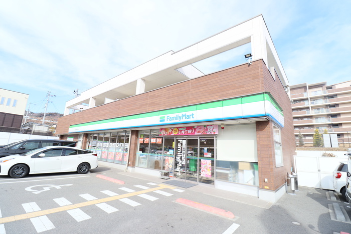 コンビニ　ファミリーマート 彩都西駅前店（コンビニ）まで441m