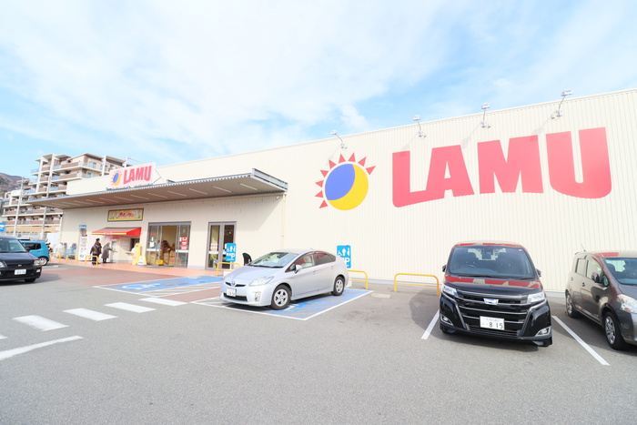 スーパー　LAMU（ラムー） 彩都店（スーパー）まで492m