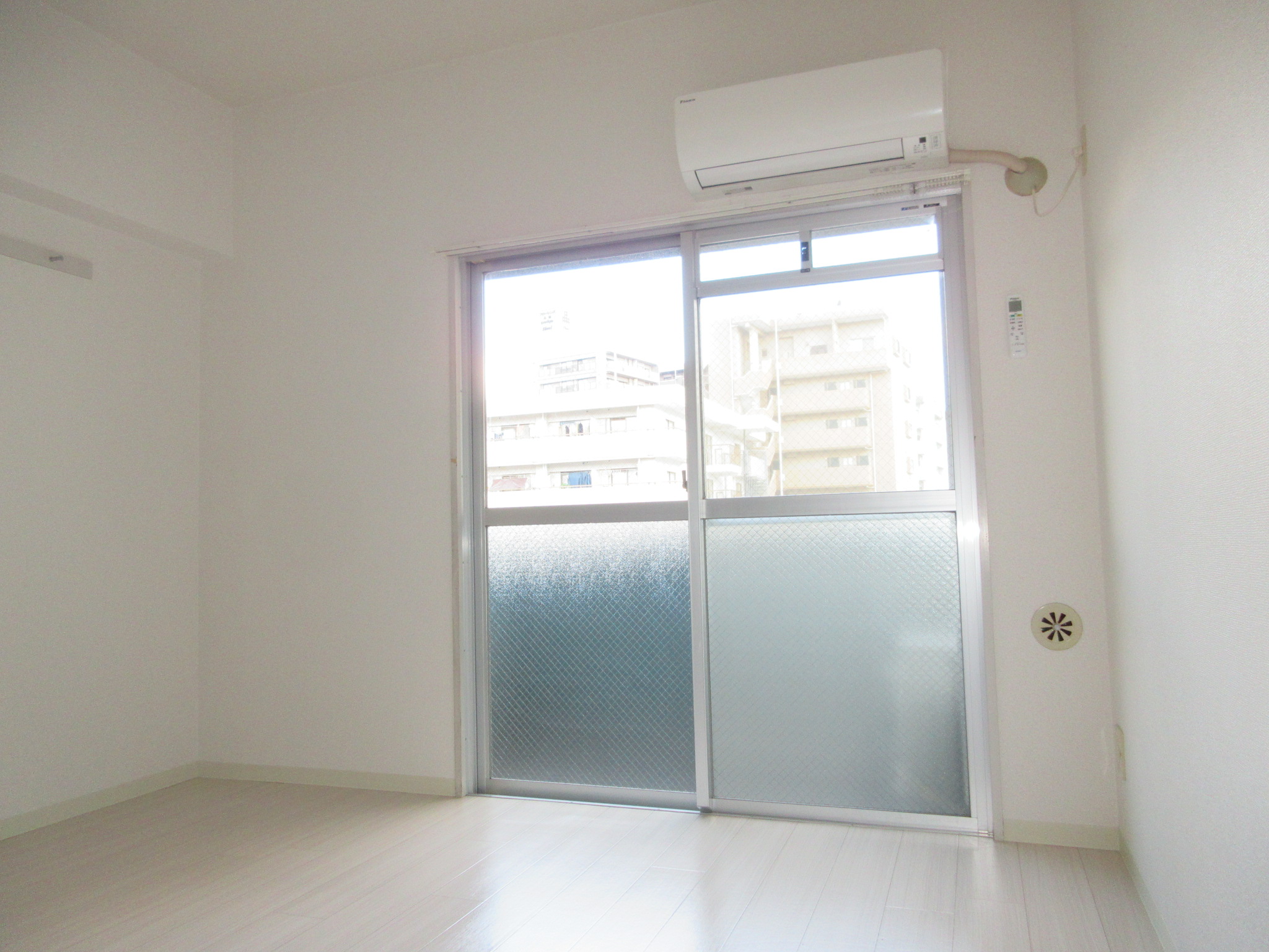 居室・リビング　※写真は別のお部屋です。現況を優先いたします。