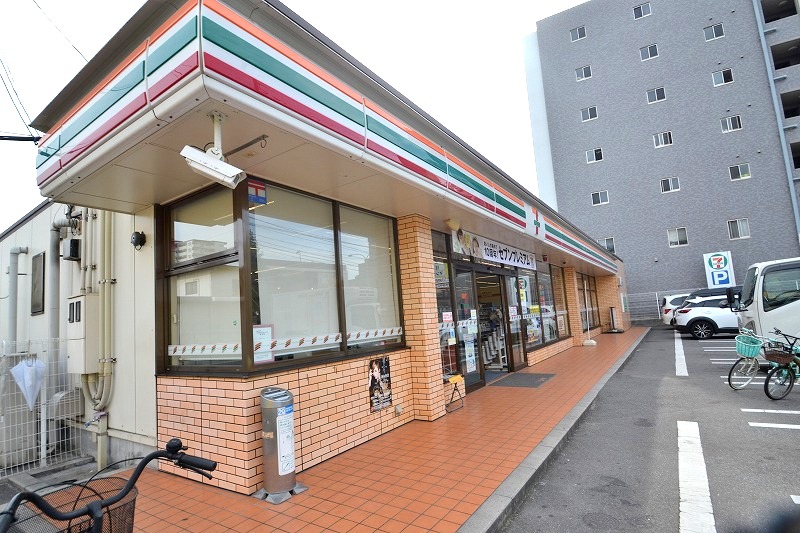 コンビニ　セブンイレブン広島観音新町1丁目店（コンビニ）まで382m