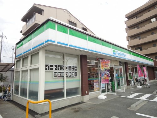 コンビニ　ファミリーマート 坂戸駅南けやき通り店（コンビニ）まで720m
