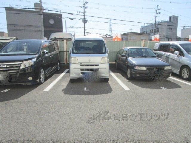 駐車場　駐車場
