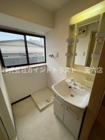 洗面設備　脱衣スペースもあります
