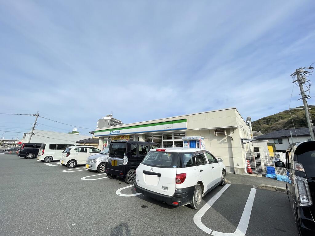 コンビニ　ファミリーマート海老津駅前店（コンビニ）まで1262m