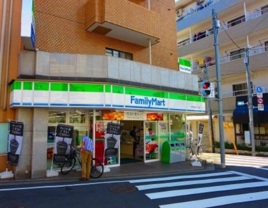 コンビニ　ファミリーマート 三軒茶屋一丁目店（コンビニ）まで232m