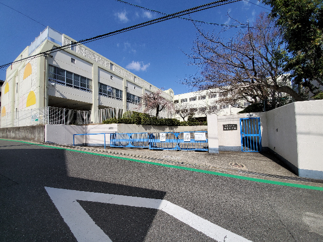 中学校　名古屋市立萩山中学校（中学校）まで215m
