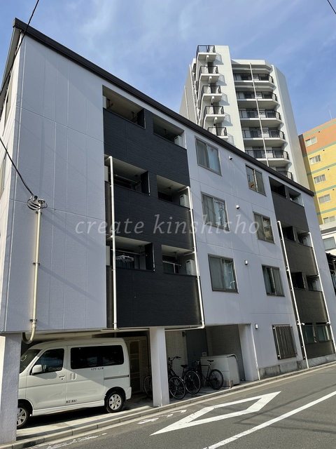 建物外観　４階建ての賃貸マンション