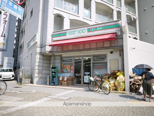 コンビニ　ローソンストア１００（コンビニ）まで299m