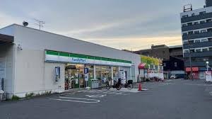 コンビニ　ファミリーマート 巽中四丁目店（コンビニ）まで554m