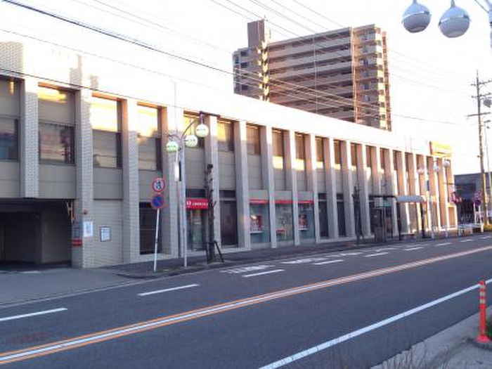 銀行　三菱UFJ銀行（銀行）まで1054m