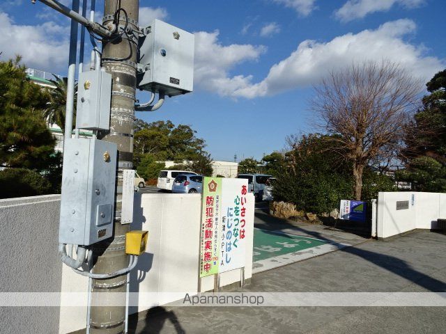 小学校　新津小学校（小学校）まで1062m