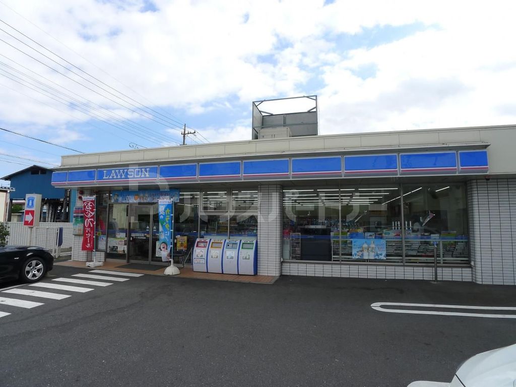 コンビニ　ローソン足立神明南店（コンビニ）まで830m