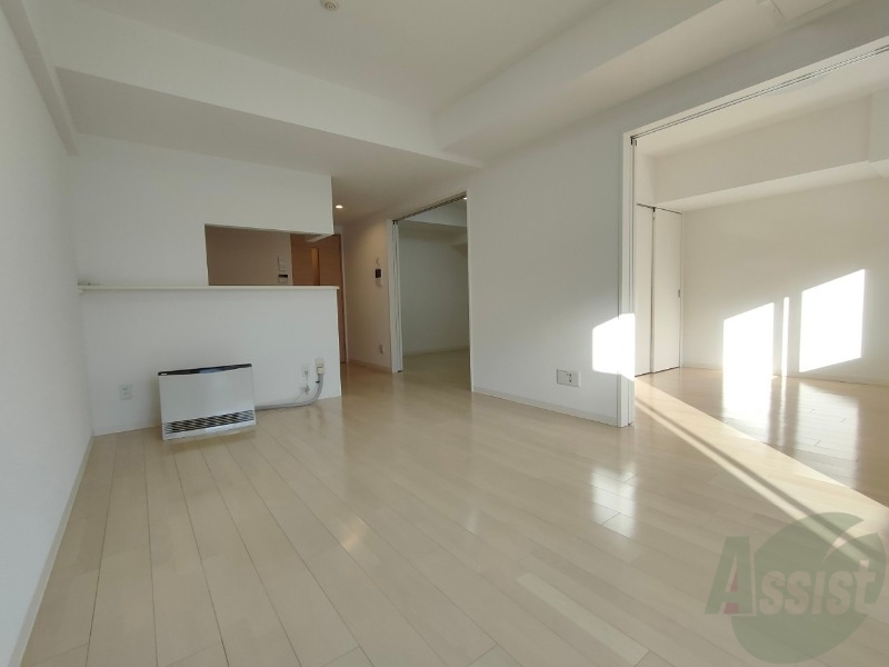 居室・リビング　明るいお部屋は気持ちよく過ごせそうですね。