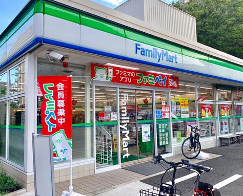 コンビニ　ファミリーマート 木場六丁目店（コンビニ）まで851m