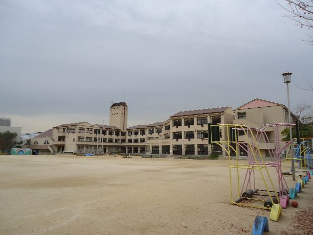 中学校　神戸市立向洋中学校（中学校）まで1074m