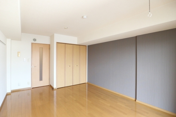 居室・リビング　同建物別部屋写真