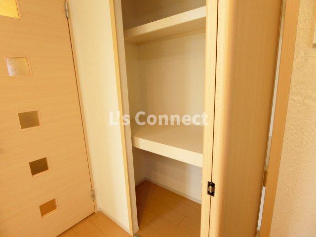 その他設備　ＬＤＫにも収納付き。
