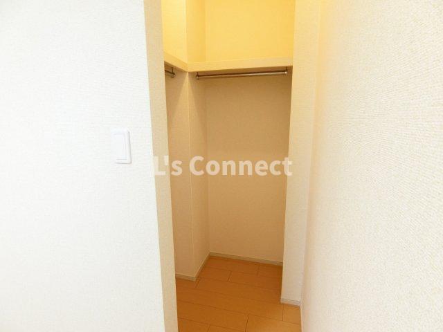 収納　ウォークインクローゼットでお荷物もすっきり収納。