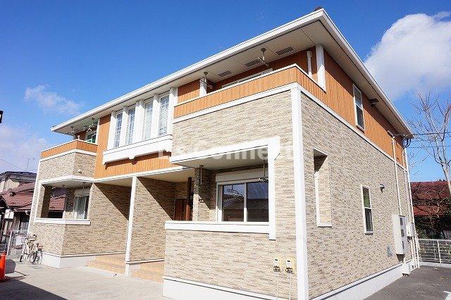 建物外観　２０１３年築のアパートです。