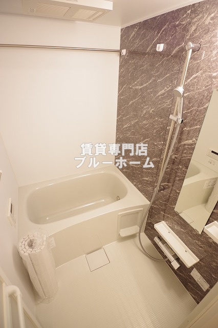 バス・シャワールーム　お風呂は浴室乾燥機付き！