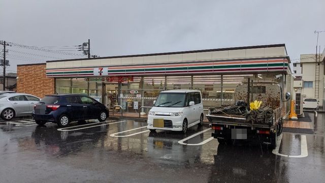 コンビニ　セブンイレブン木更津朝日１丁目（コンビニ）まで100m