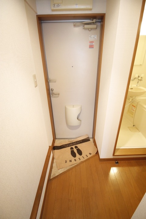 玄関　※他部屋写真使用