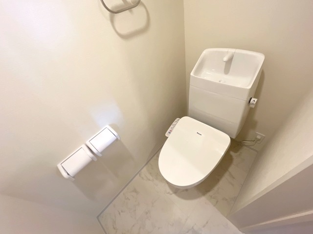 トイレ　嬉しい温水洗浄便座♪