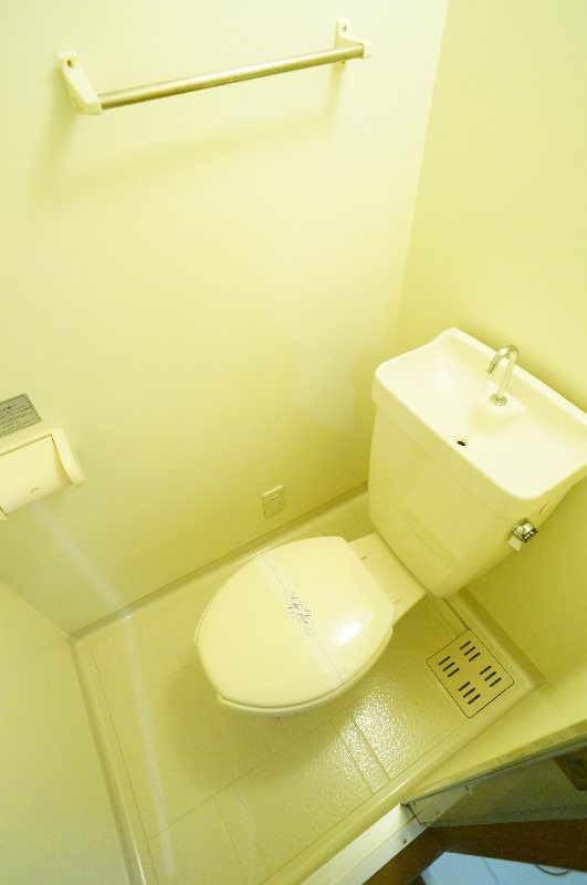 トイレ　類似タイプ参考写真掲載。