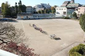 小学校　調布市立緑ケ丘小学校（小学校）まで96m