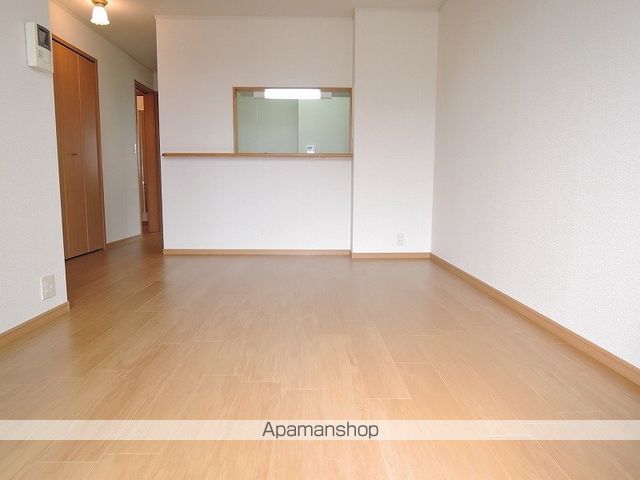 ＪＲ身延線 富士宮駅 バス乗車時間：20分 最寄りバス停で下車 徒歩4分 2階建 築20年の居間写真