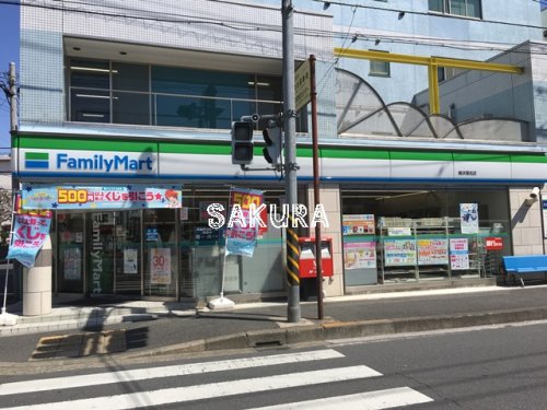 コンビニ　ファミリーマート横浜菊名店（コンビニ）まで74m