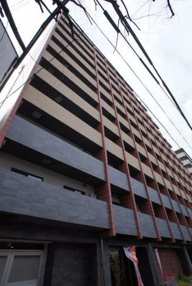建物外観　鉄筋コンクリート造のがっちりとした建物。