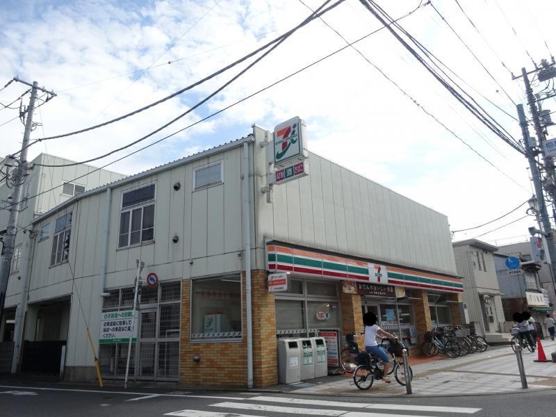 コンビニ　セブンイレブン足立梅島駅北店（コンビニ）まで180m