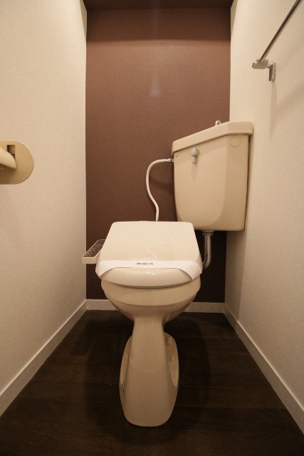 トイレ　※他部屋の参考写真のため、現況優先です