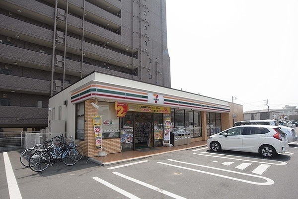 コンビニ　セブンイレブン（コンビニ）まで850m