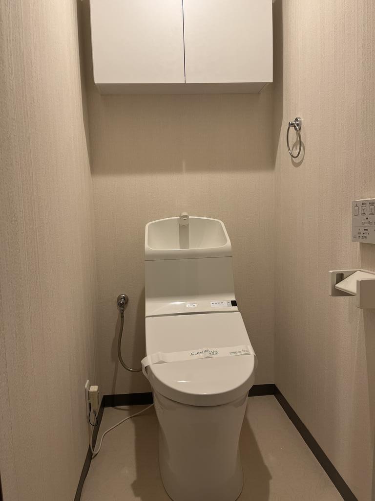 トイレ　収納付きで便利です