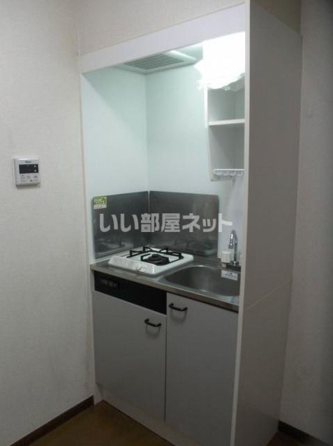 西武拝島線 武蔵砂川駅 バス乗車時間：6分 最寄りバス停で下車 徒歩3分 2階建 築22年のキッチン写真