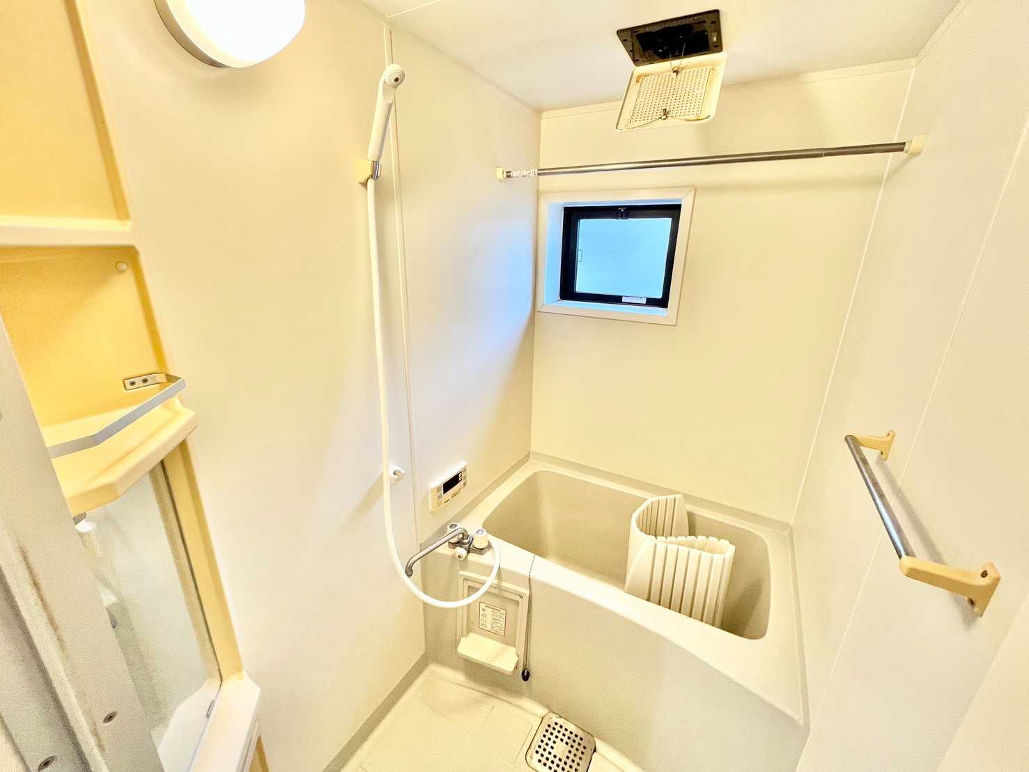 バス・シャワールーム　★窓のあるバスルーム★