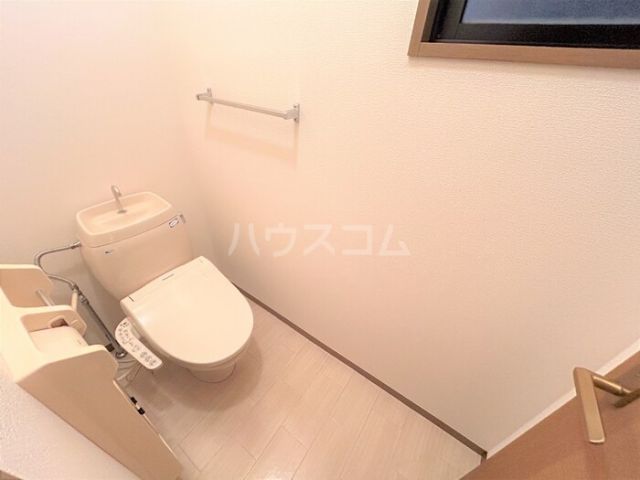 多摩都市モノレール 泉体育館駅 徒歩4分 2階建 築32年のトイレ写真