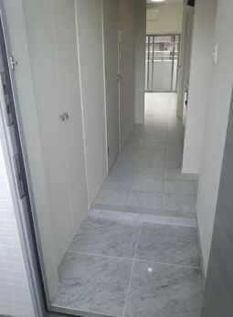 玄関　参考写真：別部屋タイプ