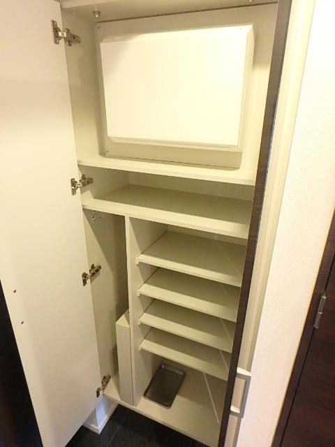 玄関　下駄箱
