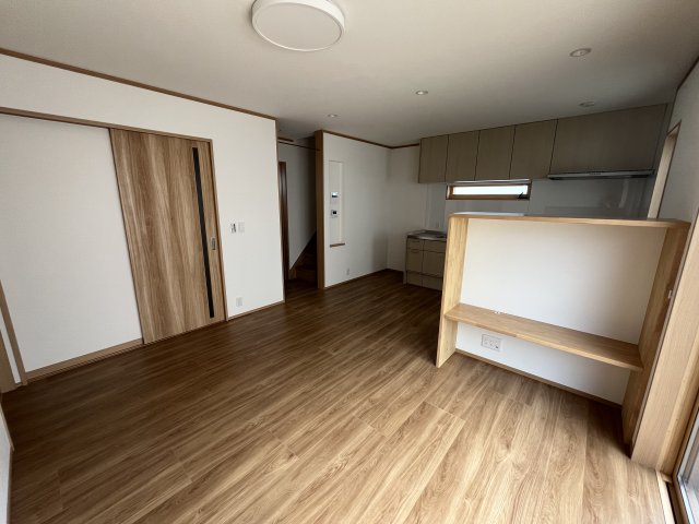 美の浜貸戸建F-8の居間写真