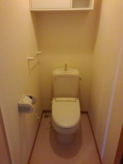 近鉄湯の山線 中川原駅 徒歩15分 4階建 築21年のトイレ写真