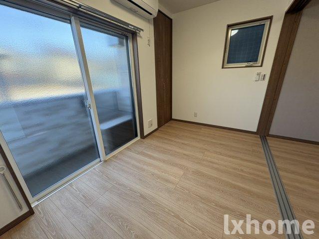 その他部屋・スペース　開放的な寝室です