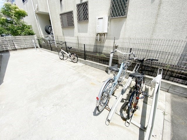 その他共有部分　共有部分に駐輪場あり♪
