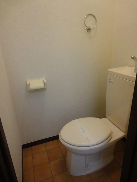 京王線 高幡不動駅 徒歩5分 2階建 築27年のトイレ写真