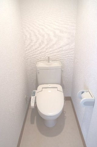 ＪＲ総武線 幕張本郷駅 徒歩10分 3階建 築19年のトイレ写真