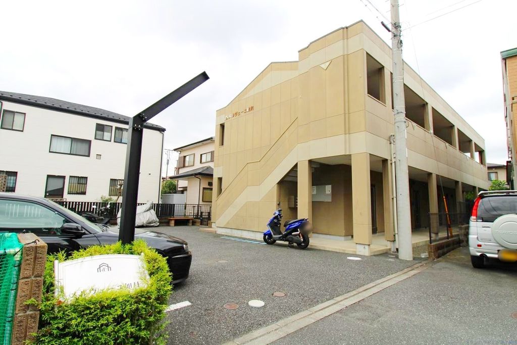 建物外観　駐車場