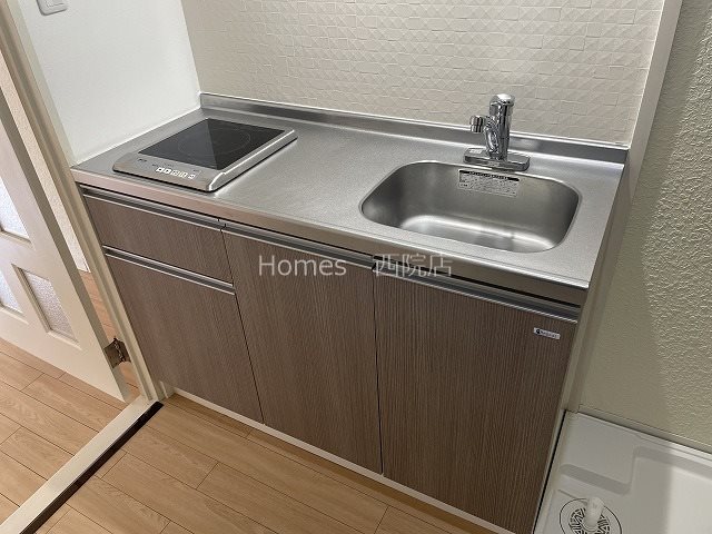 キッチン　システムキッチン導入済。